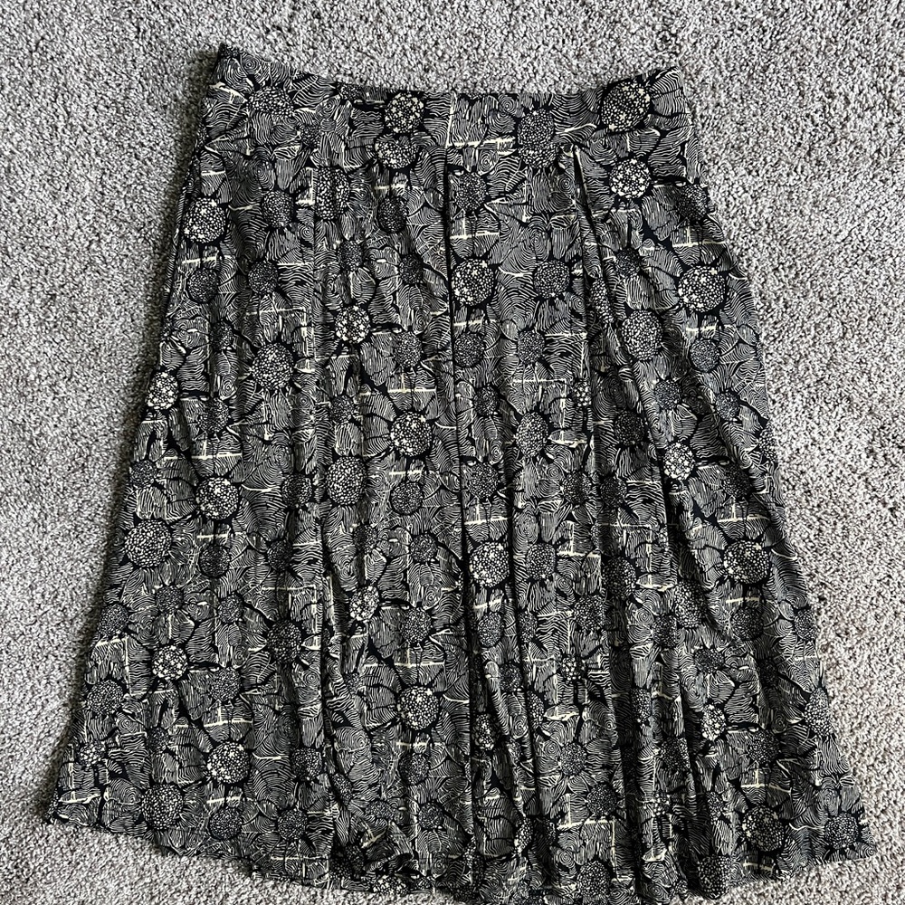 LuLaRoe Black and White Sunflower Madison Skirt
